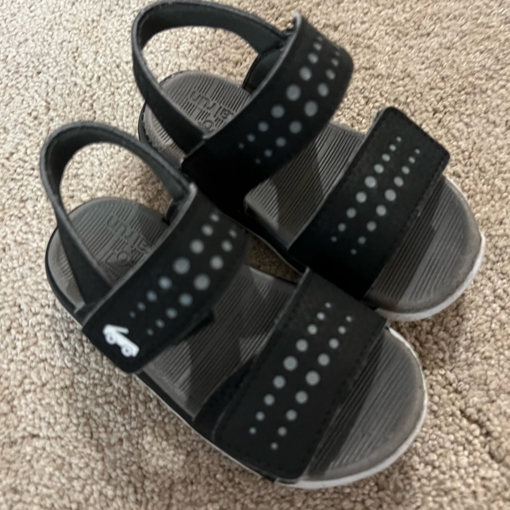 SEE KAI RUN SANDALS 6 C BLK
